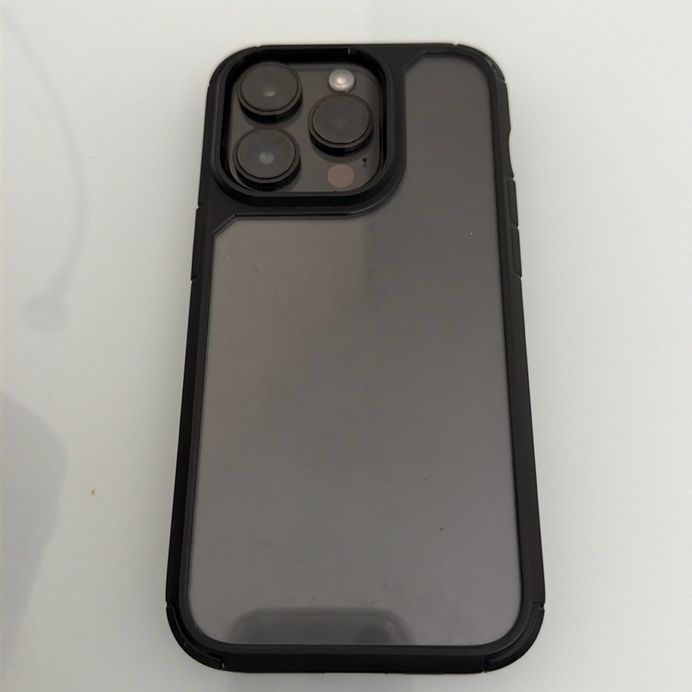 iPhone 14 Pro clear with black edge case